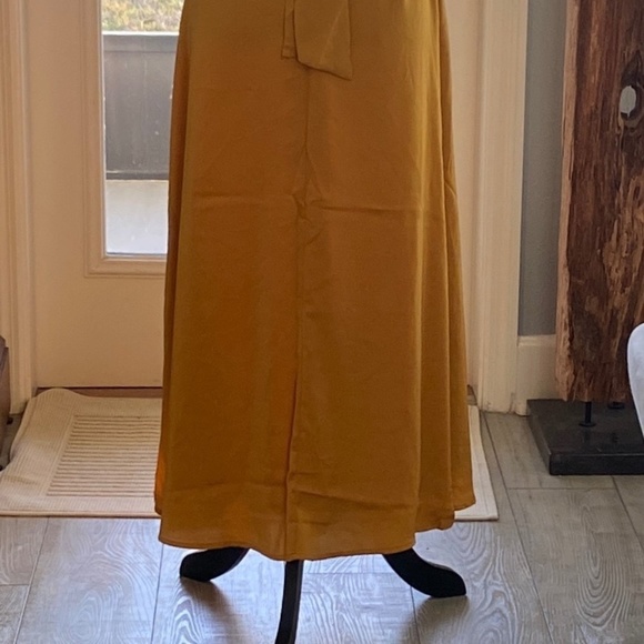 Banana Republic Halter Maxi Dres,  Size 4 - Picture 7 of 15